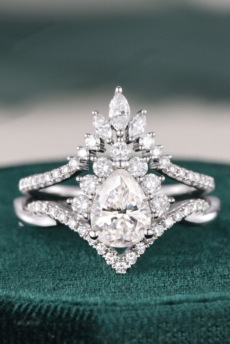 pear-cut-twisted-art-deco-moissanite-bridal-ring-set