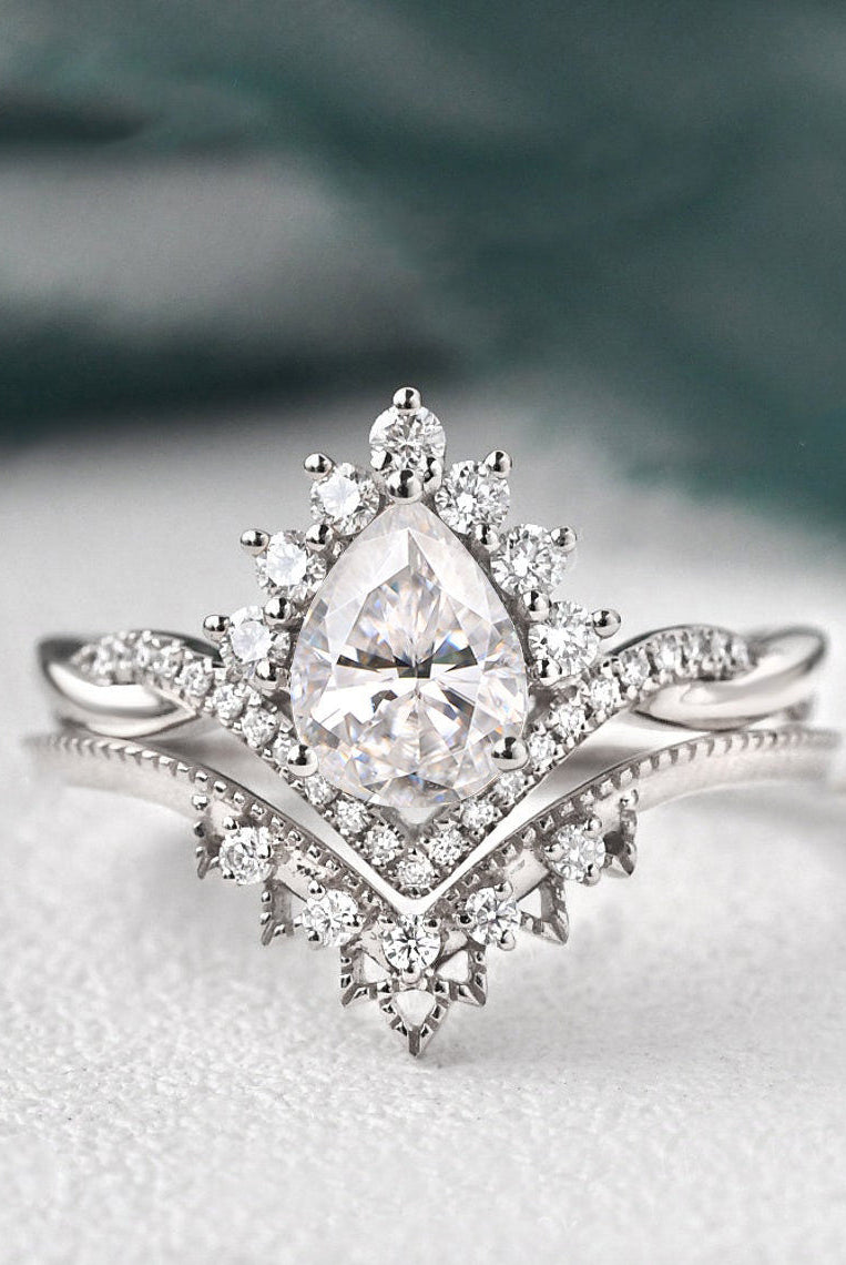pear-cut-cluster-twisted-moissanite-bridal-ring-set