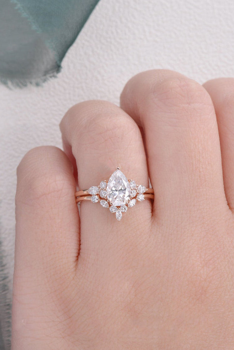 pear-cut-cluster-moissanite-bridal-ring-set-4