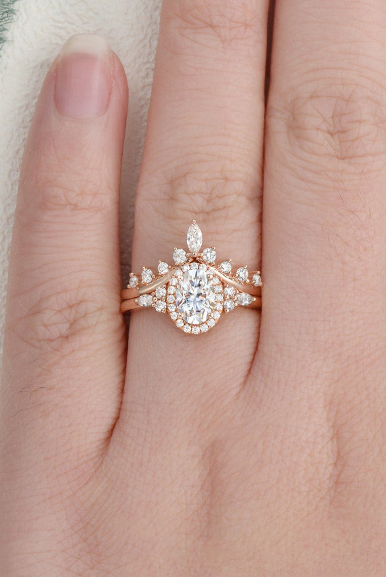 oval-cut-cluster-halo-moissanite-bridal-ring-set-1