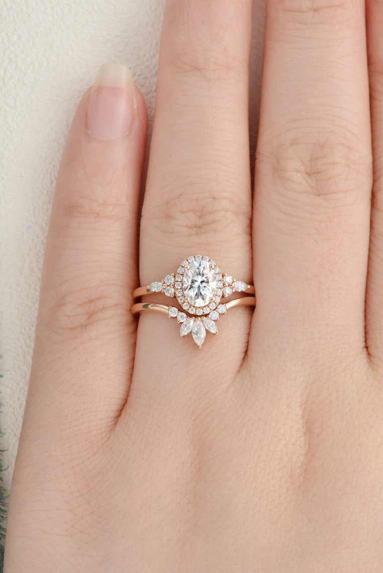 pear-cut-cluster-twisted-moissanite-bridal-ring-set