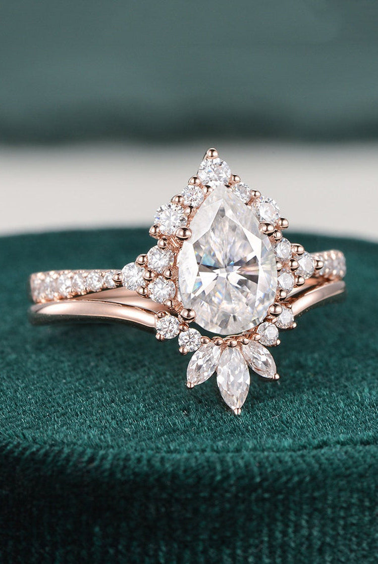 pear-cut-cluster-moissanite-bridal-ring-set-2