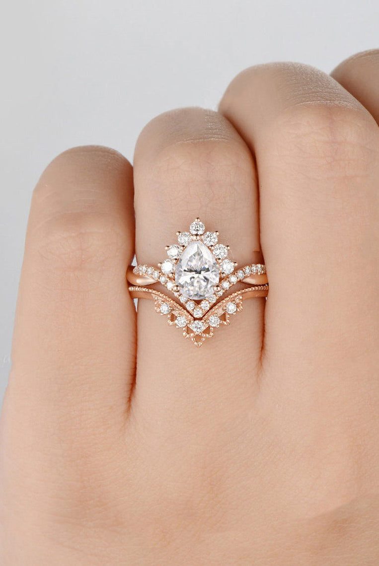 1-50-ct-pear-cut-cluster-twisted-moissanite-bridal-ring-set