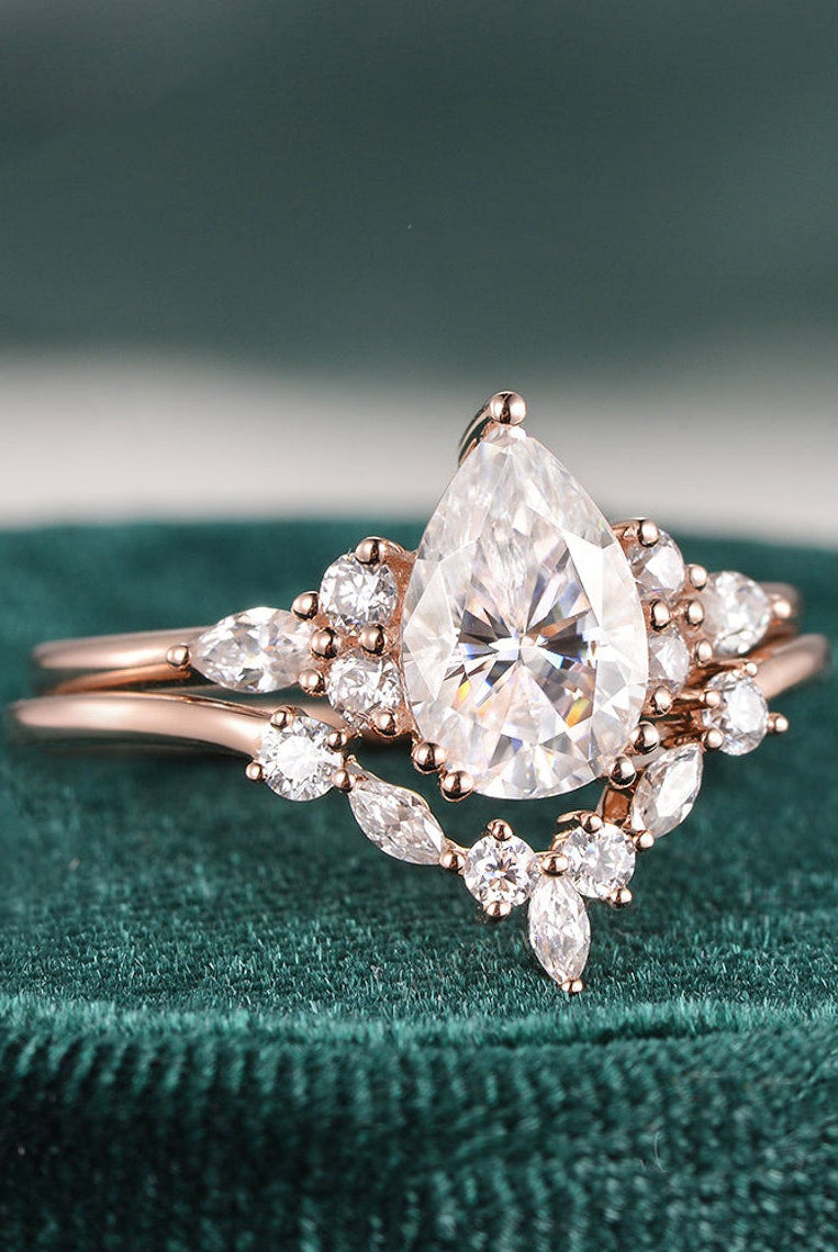 pear-cut-cluster-moissanite-bridal-ring-set-4