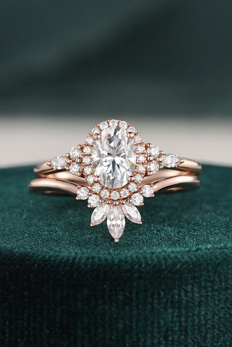 pear-cut-cluster-twisted-moissanite-bridal-ring-set