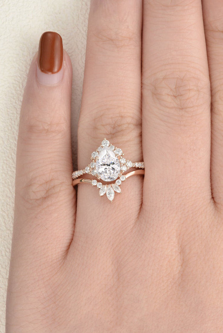 pear-cut-cluster-moissanite-bridal-ring-set-2