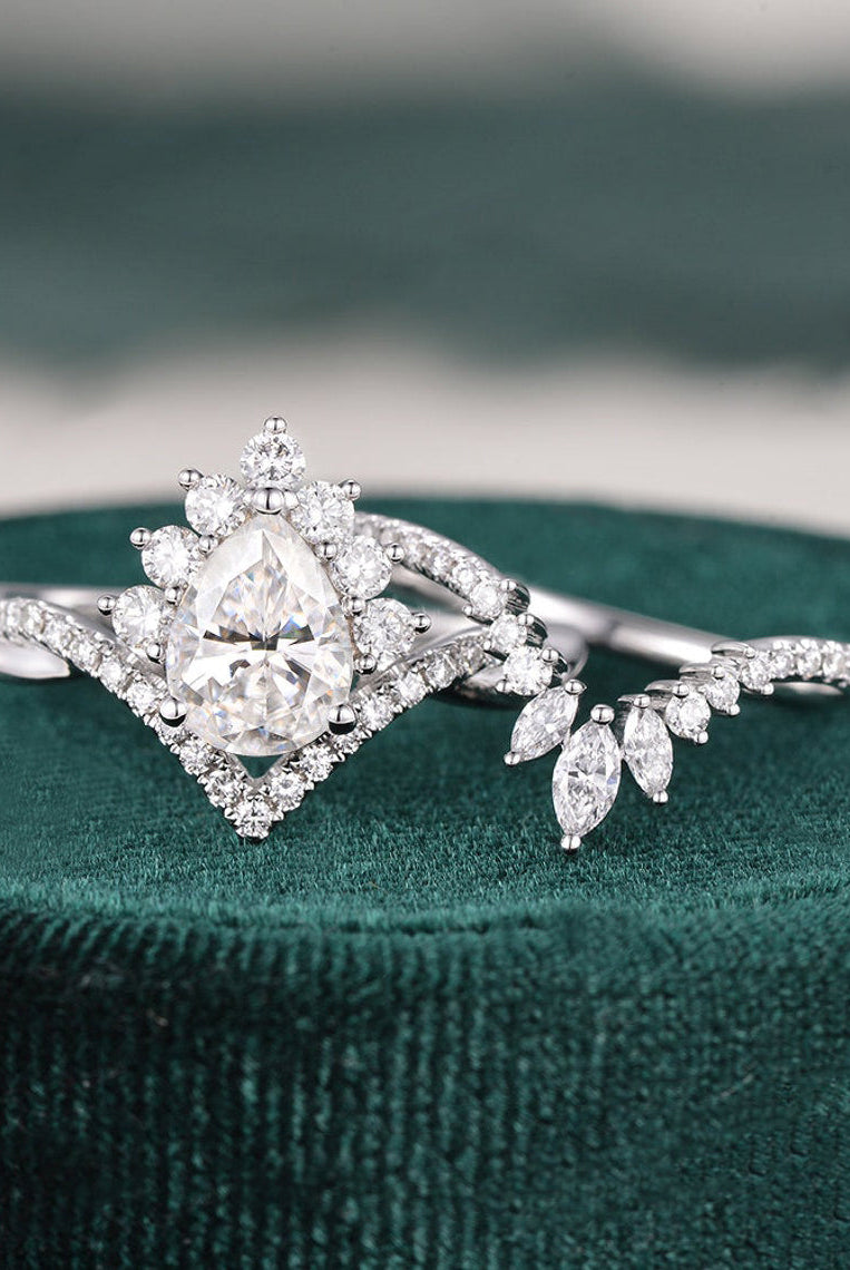 1-50-ct-pear-cut-twisted-art-deco-moissanite-bridal-ring-set