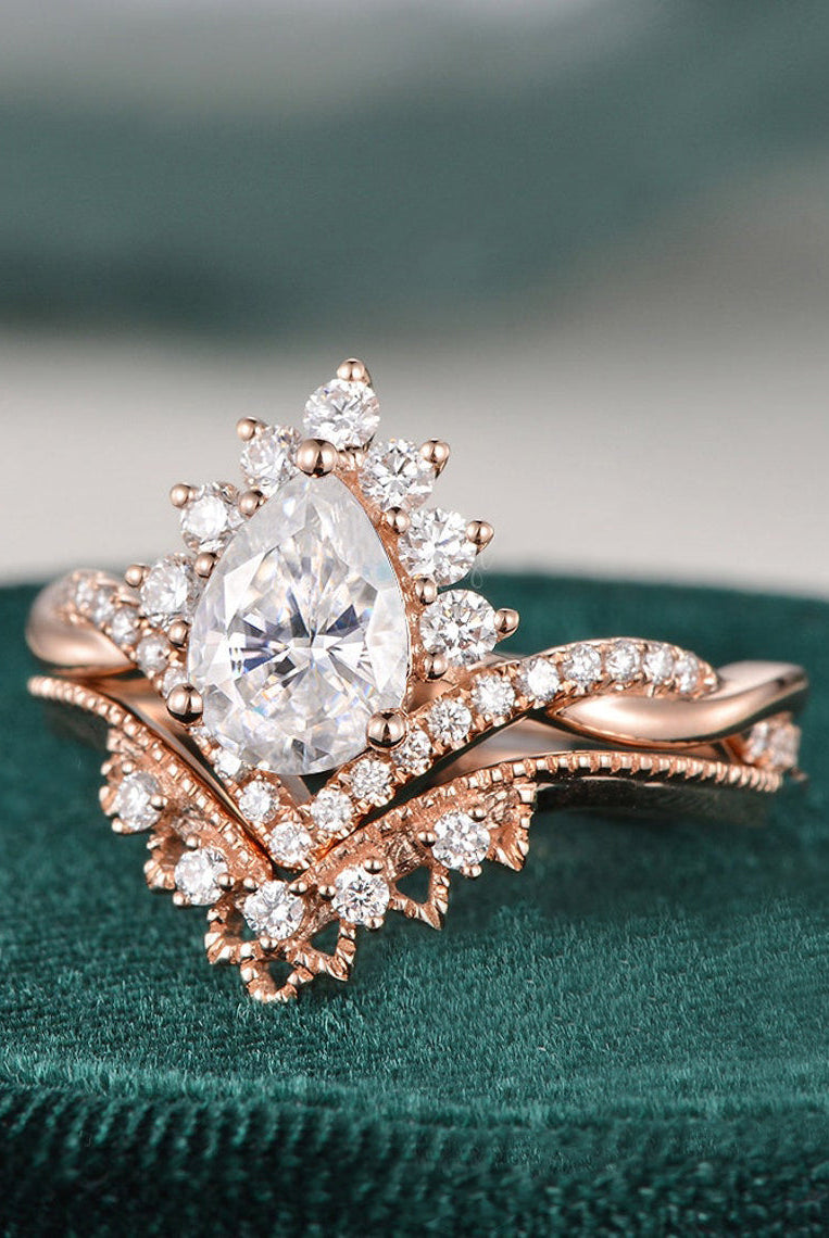 pear-cut-cluster-twisted-moissanite-bridal-ring-set