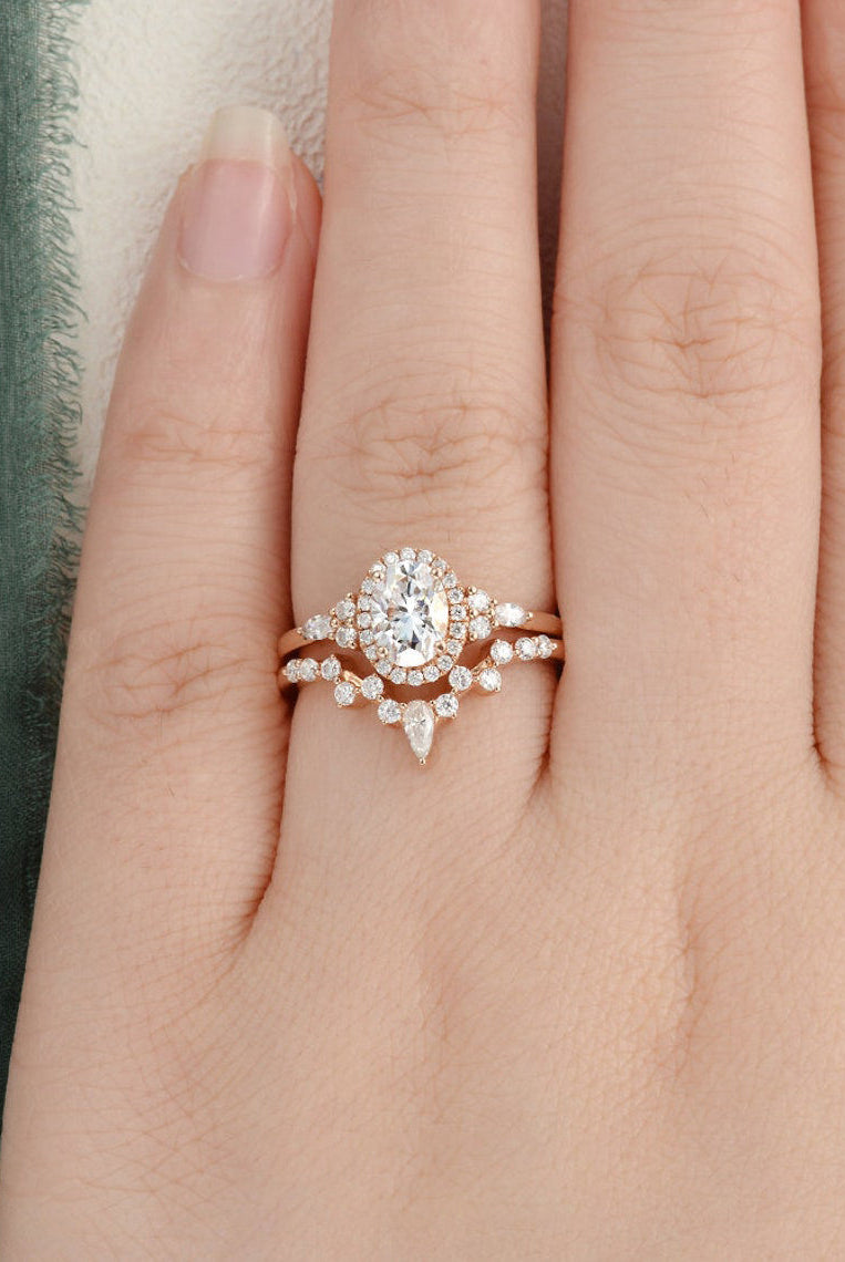 2-0-ct-oval-cut-cluster-halo-moissanite-bridal-ring-set