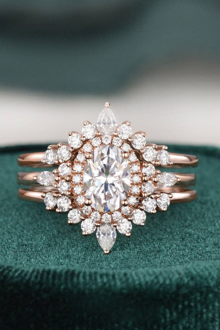 oval-cut-cluster-halo-moissanite-bridal-ring-set-2