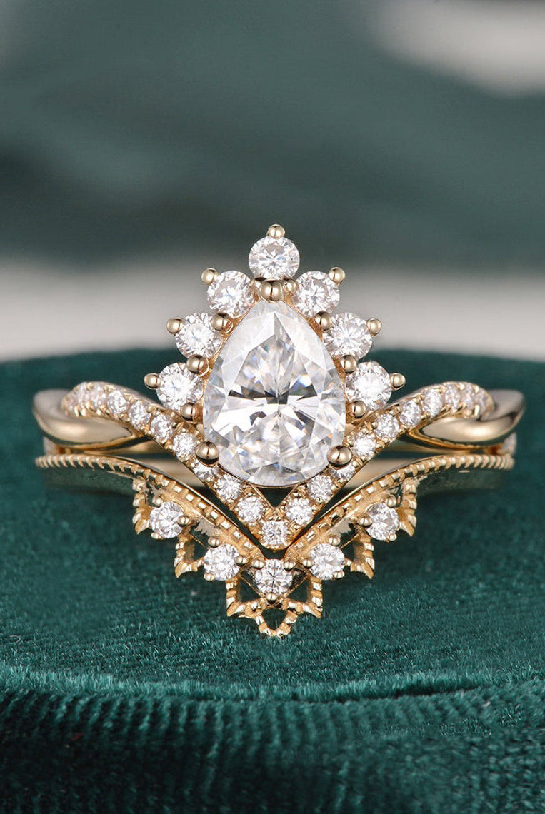 1-50-ct-pear-cut-cluster-twisted-moissanite-bridal-ring-set