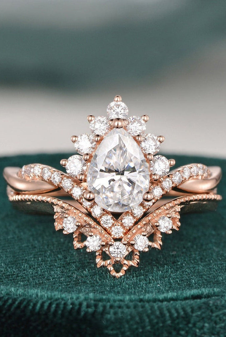 1-50-ct-pear-cut-cluster-twisted-moissanite-bridal-ring-set