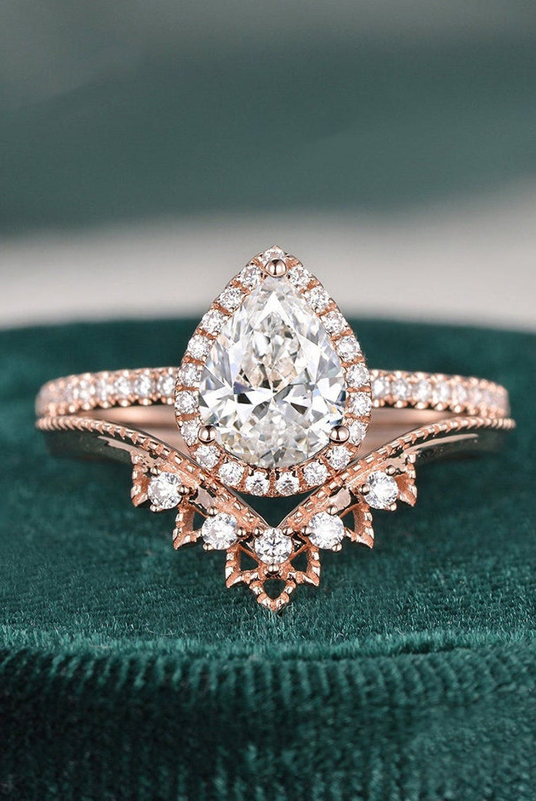 1-50-ct-pear-cut-twisted-art-deco-moissanite-bridal-ring-set