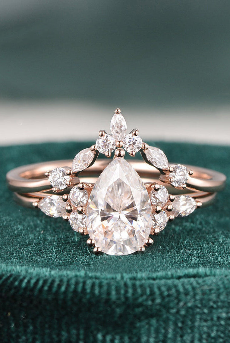 1-50-ct-pear-cut-cluster-moissanite-bridal-ring-set-4