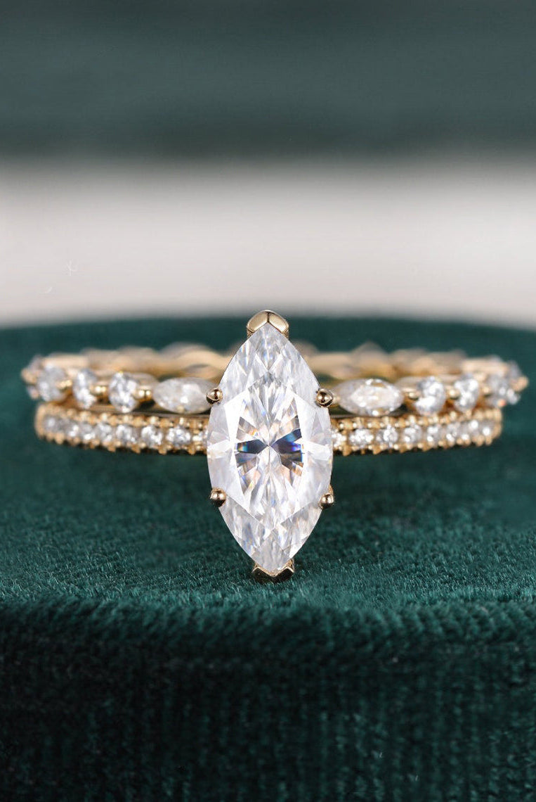 2-0-ct-oval-cut-solitaire-moissanite-bridal-ring-set