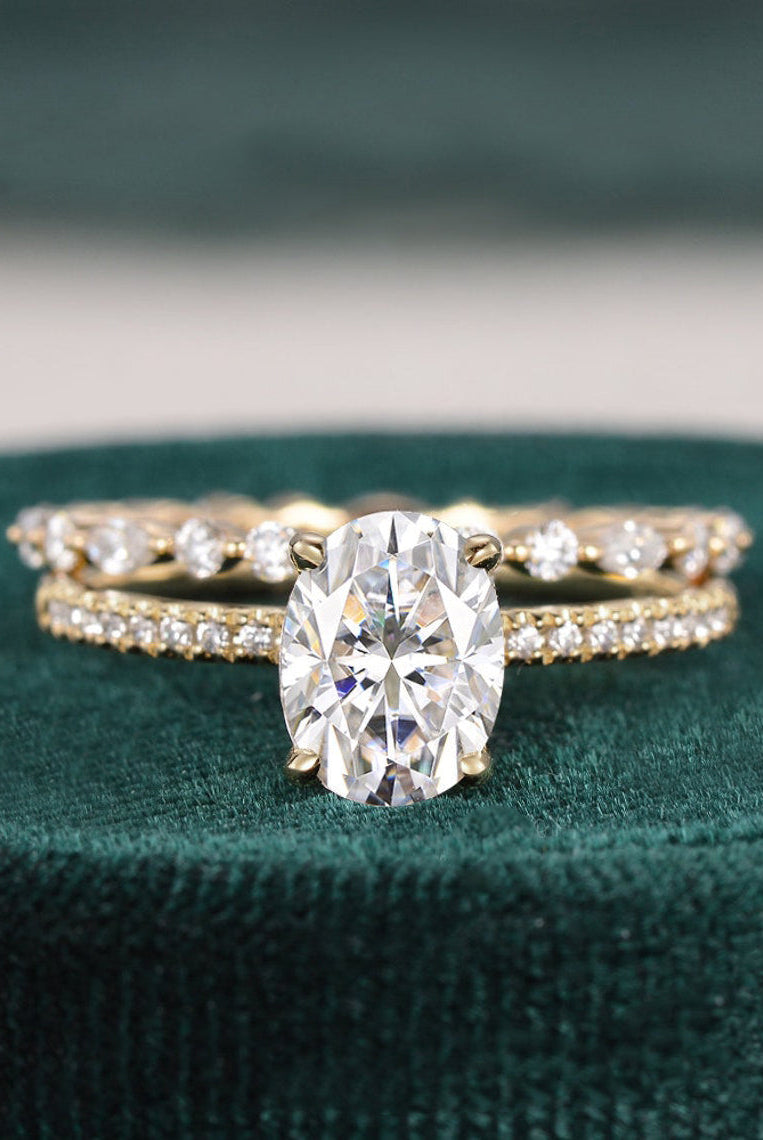 oval-cut-solitaire-moissanite-bridal-ring-set-1