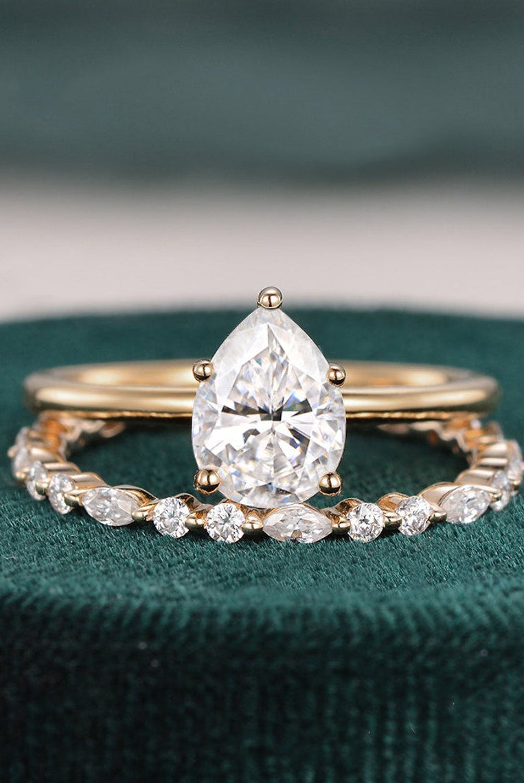 pear-cut-solitaire-moissanite-bridal-ring-set