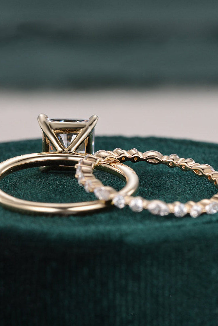 princess-cut-solitaire-moissanite-bridal-ring-set