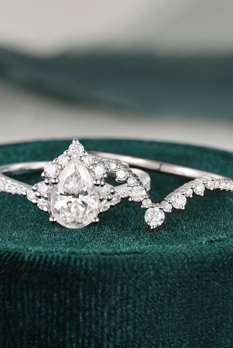 pear-cut-cluster-moissanite-bridal-ring-set