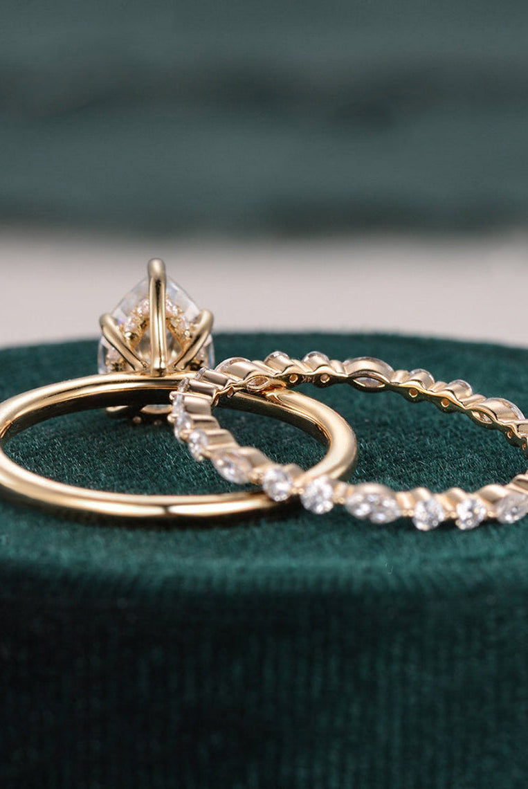 pear-cut-solitaire-moissanite-bridal-ring-set