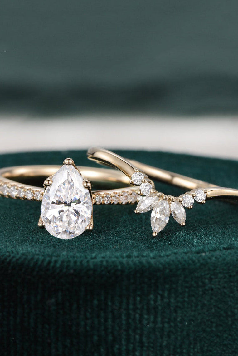 pear-cut-solitaire-pave-setting-moissanite-bridal-ring-set
