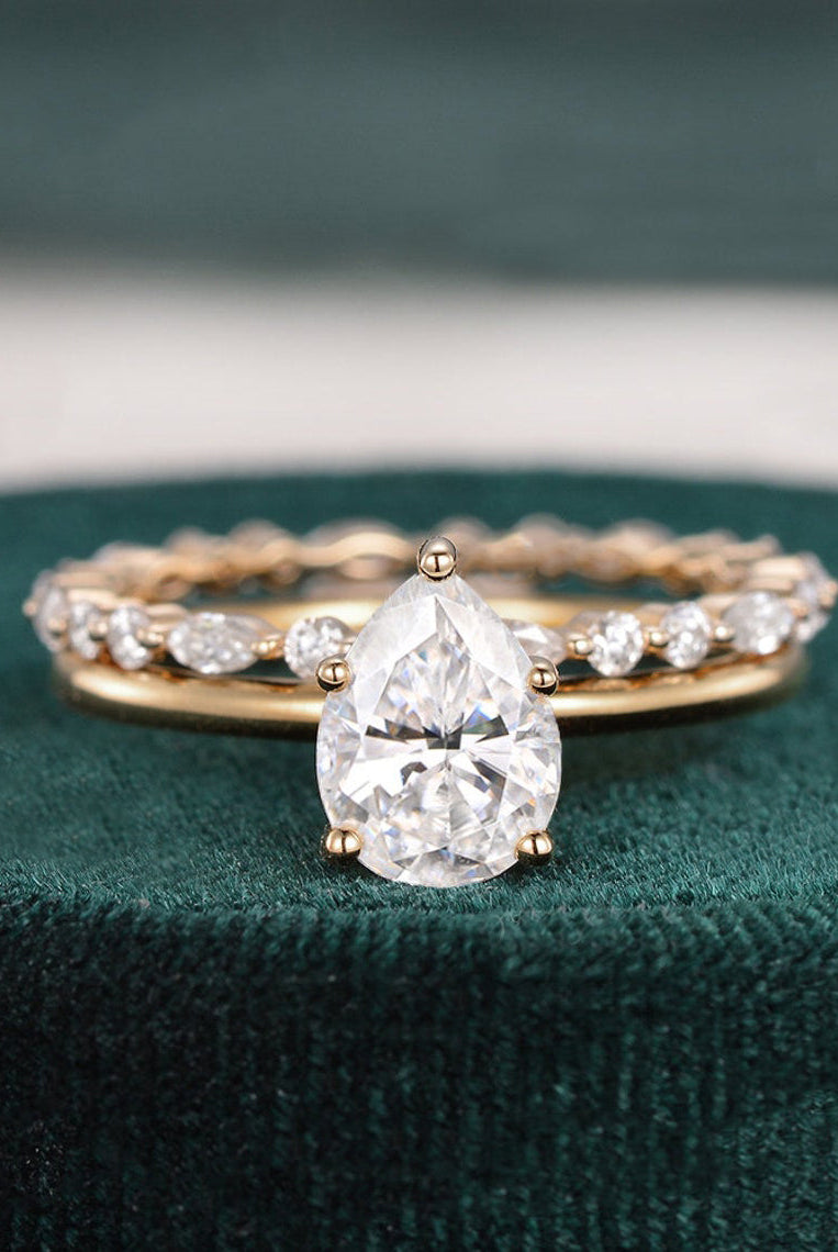 pear-cut-solitaire-moissanite-bridal-ring-set