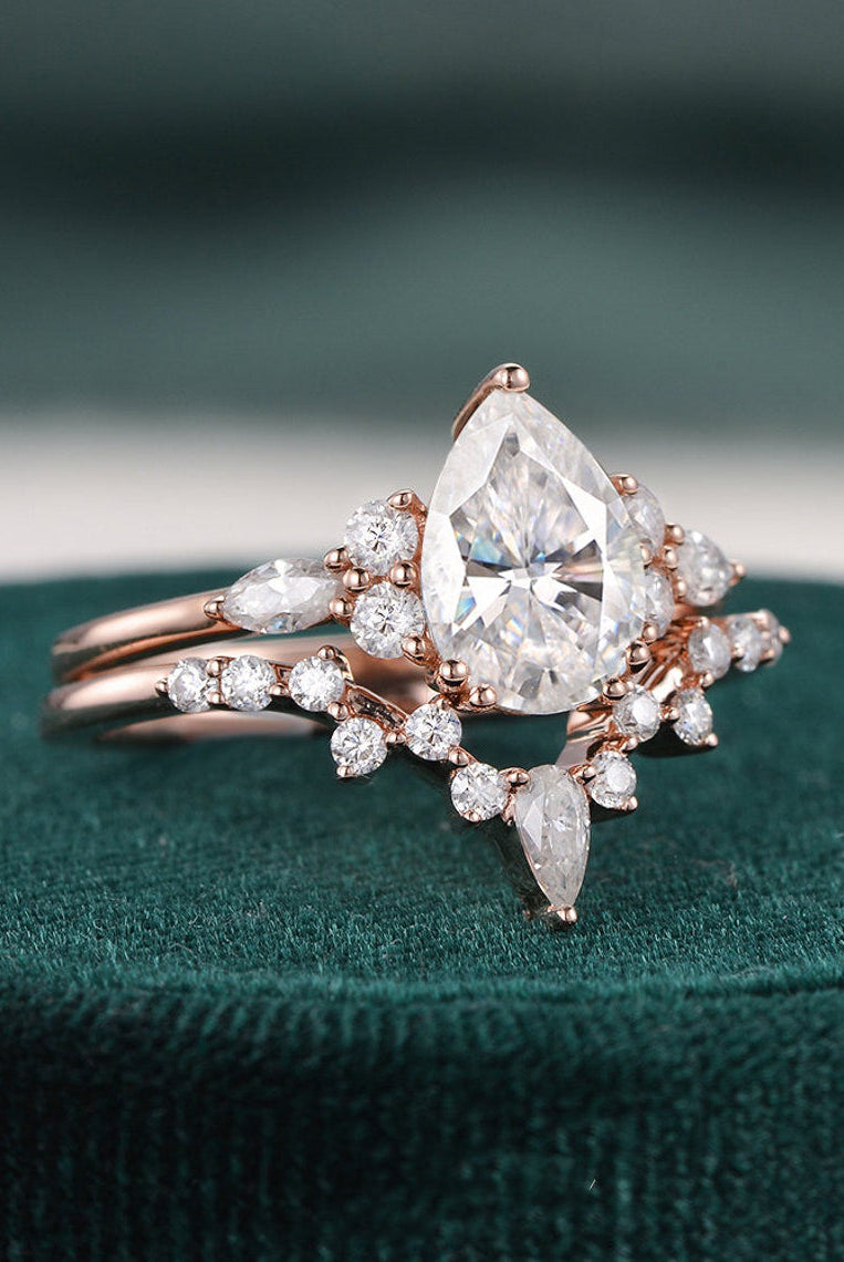 pear-cut-cluster-moissanite-bridal-ring-set-1