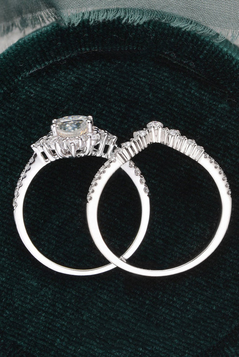pear-cut-cluster-moissanite-bridal-ring-set