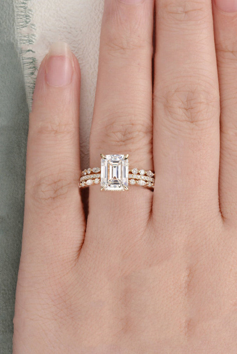 oval-cut-halo-moissanite-bridal-ring-set