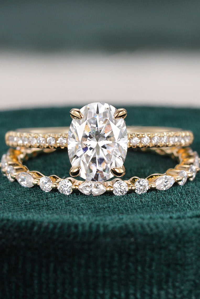 oval-cut-solitaire-moissanite-bridal-ring-set-1