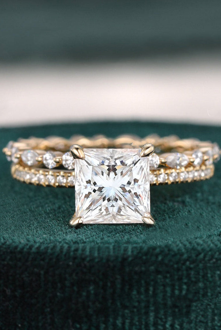 princess-cut-solitaire-moissanite-bridal-ring-set