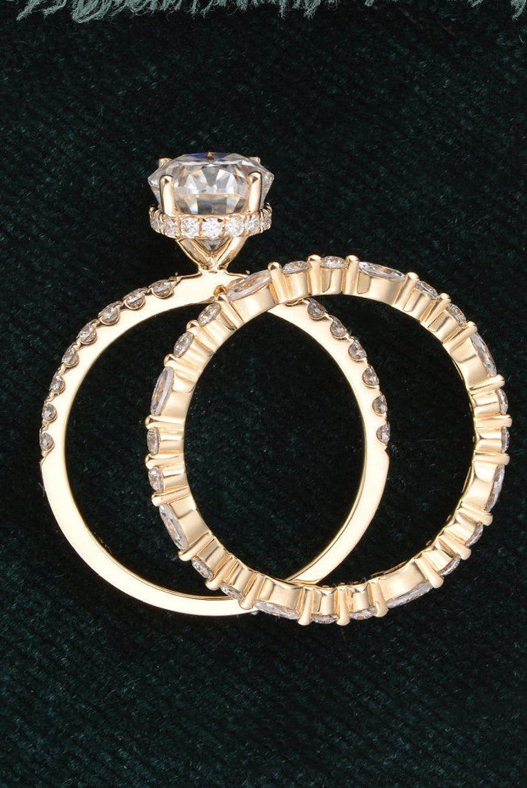 2-0-ct-oval-cut-solitaire-moissanite-bridal-ring-set