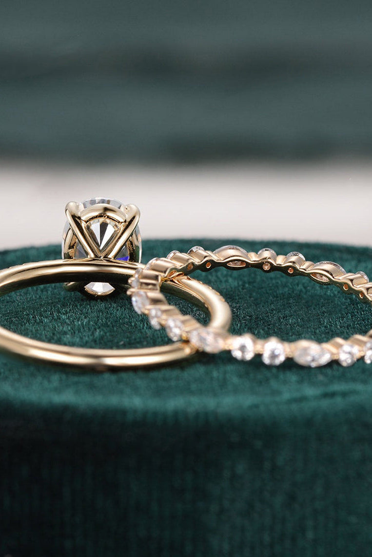 oval-cut-solitaire-moissanite-bridal-ring-set-1
