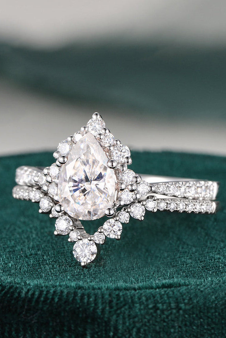 pear-cut-cluster-moissanite-bridal-ring-set