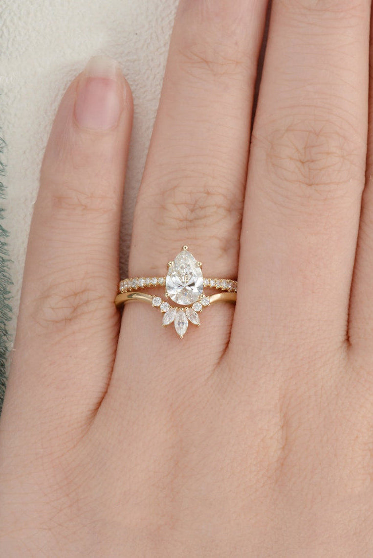pear-cut-solitaire-pave-setting-moissanite-bridal-ring-set
