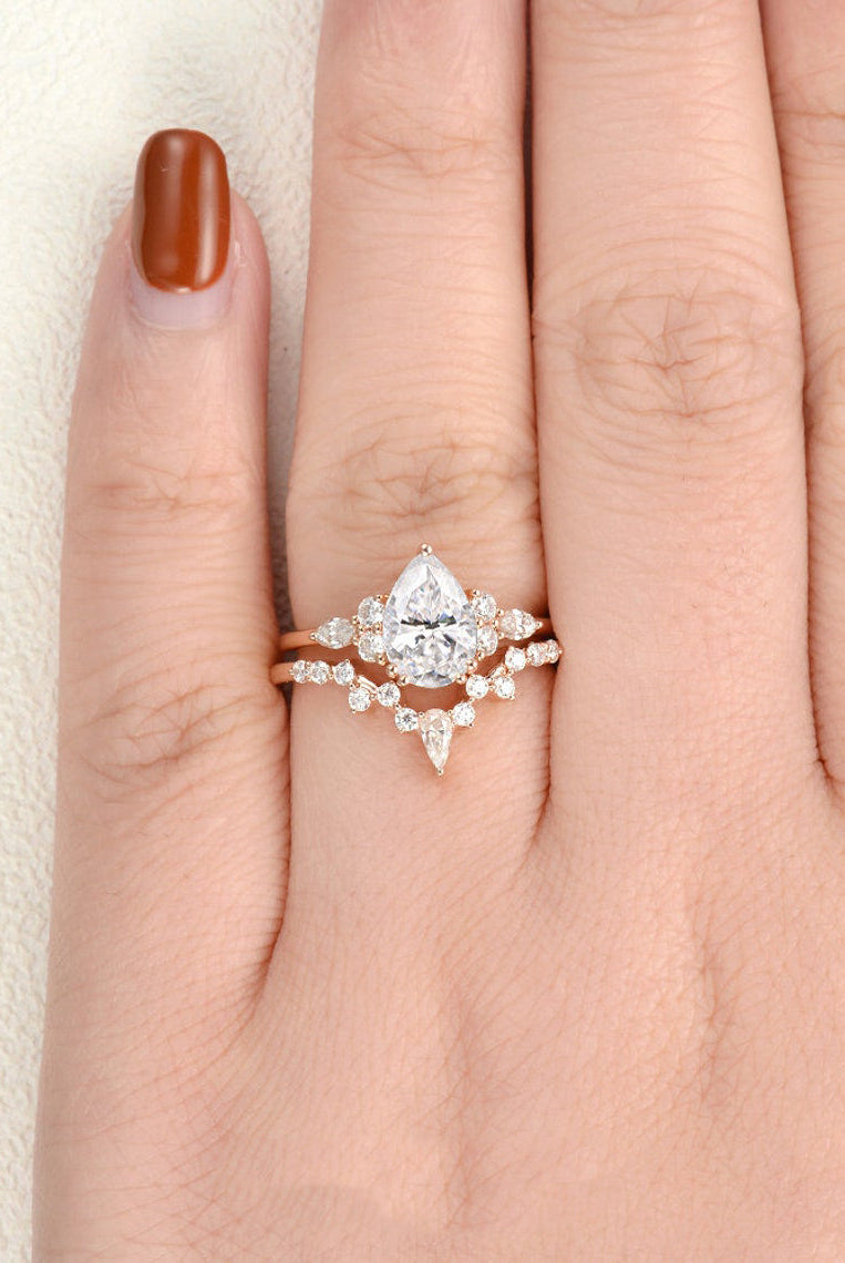 pear-cut-cluster-moissanite-bridal-ring-set-1