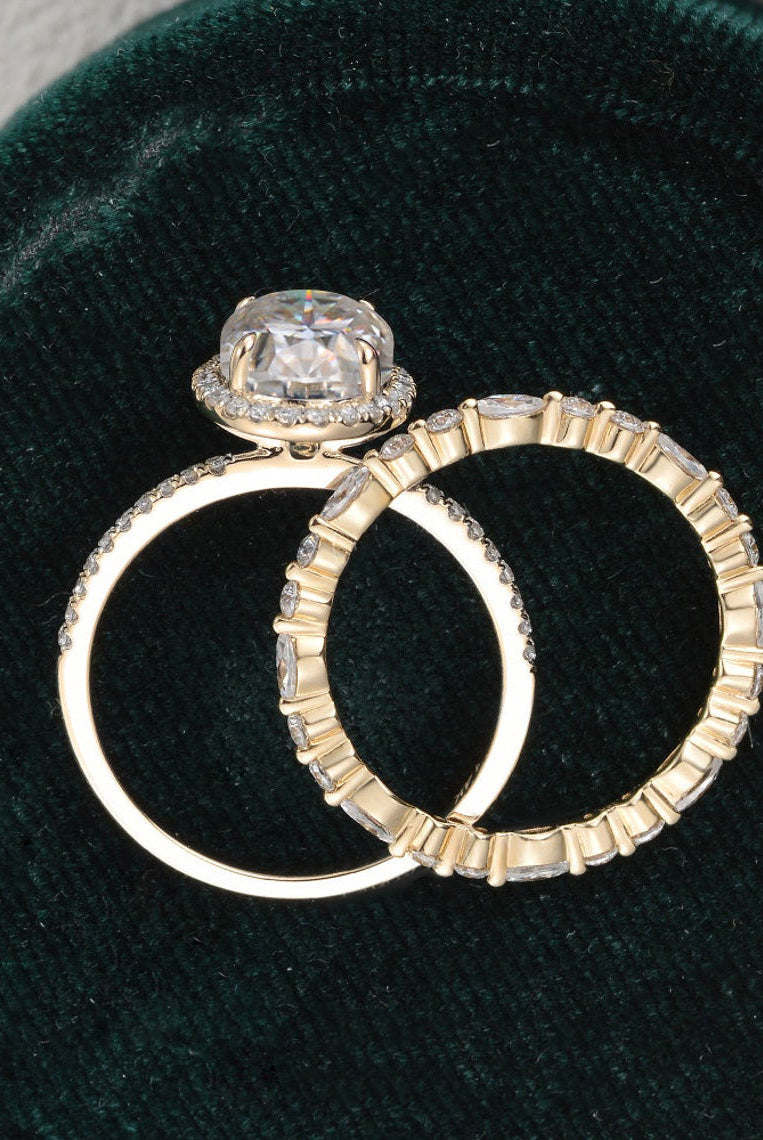 oval-cut-halo-moissanite-bridal-ring-set