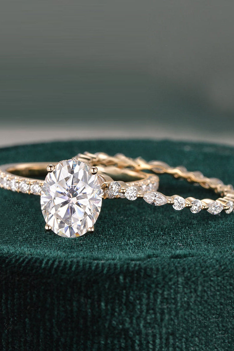 2-0-ct-oval-cut-solitaire-moissanite-bridal-ring-set