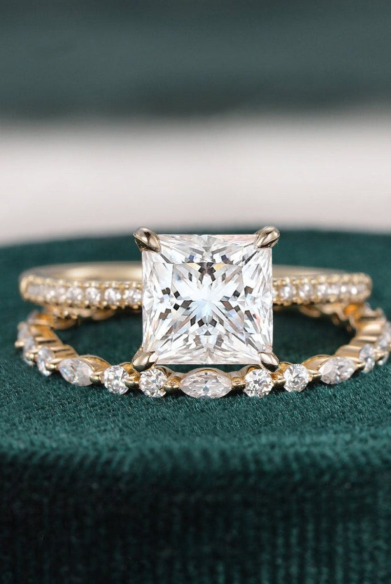 princess-cut-solitaire-moissanite-bridal-ring-set