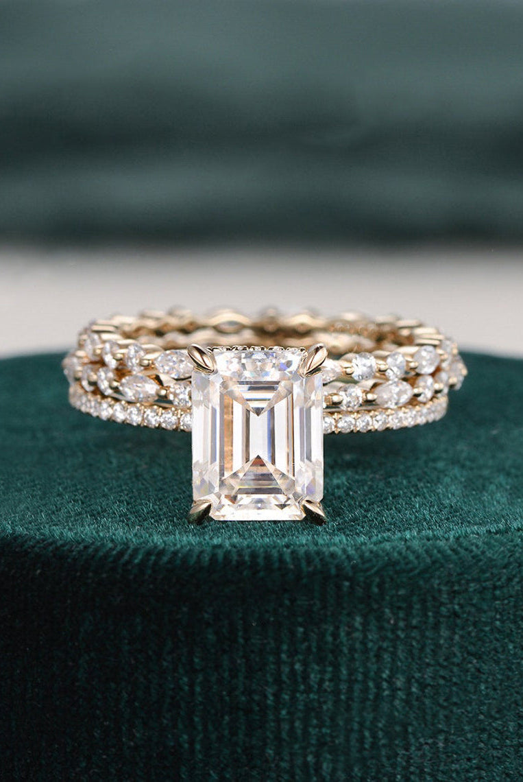 2-0-ct-oval-cut-halo-moissanite-bridal-ring-set