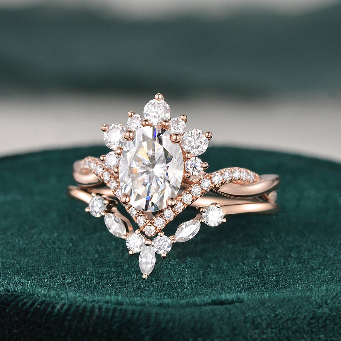 oval-cut-twisted-art-deco-moissanite-bridal-ring-set