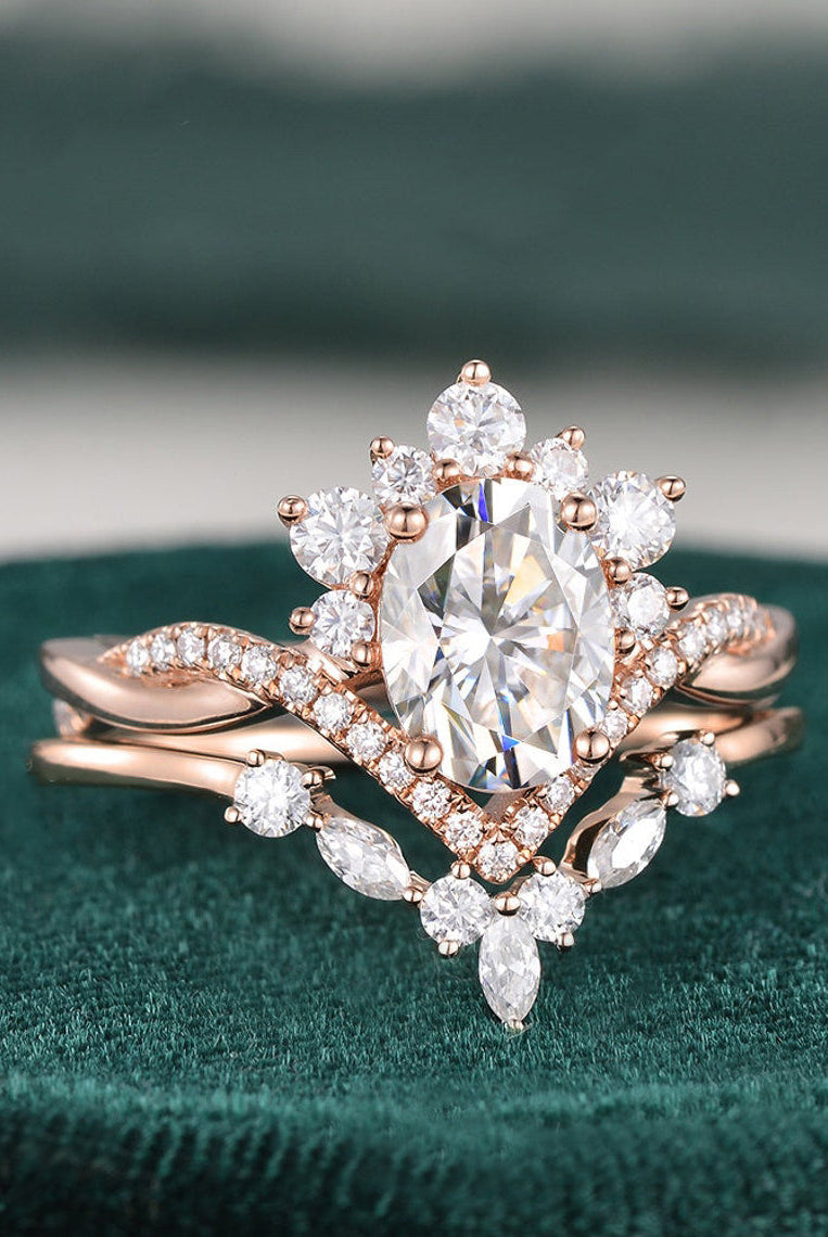 oval-cut-art-deco-moissanite-bridal-ring-set