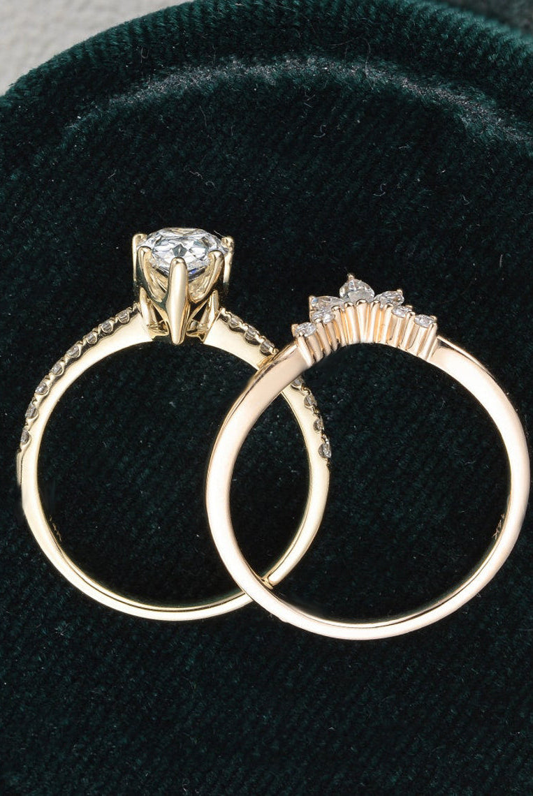 pear-cut-solitaire-pave-setting-moissanite-bridal-ring-set