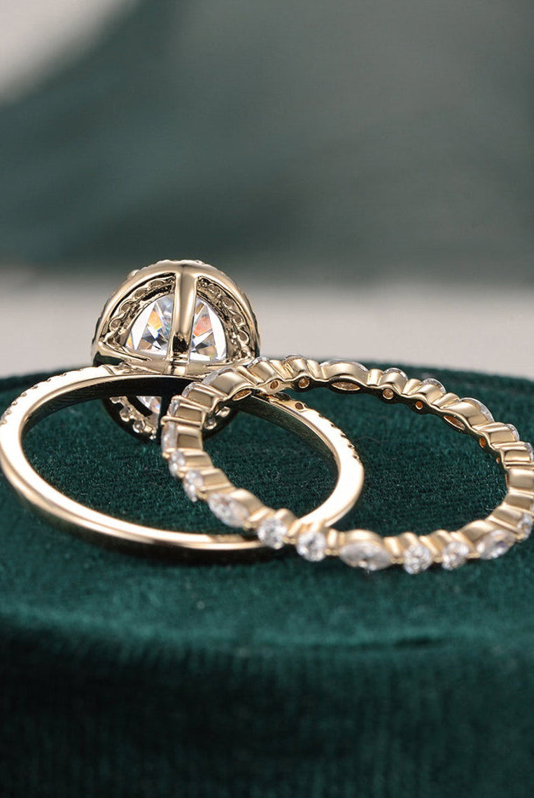 2-0-ct-oval-cut-halo-moissanite-bridal-ring-set