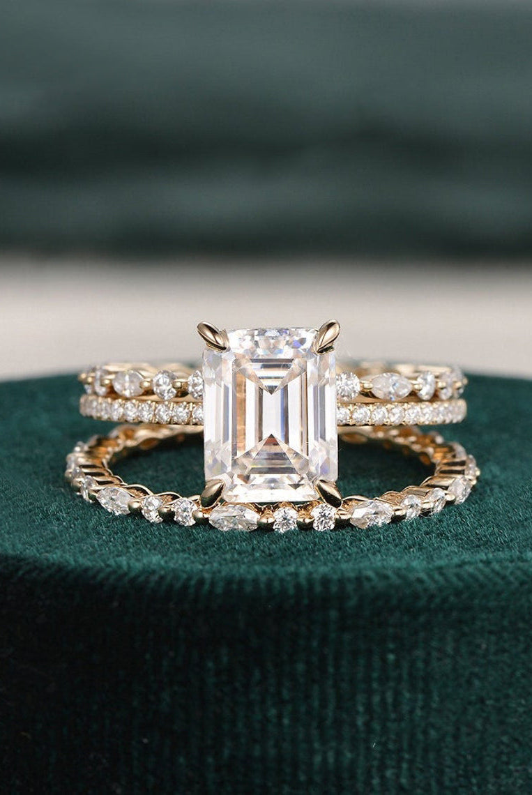 2-0-ct-oval-cut-halo-moissanite-bridal-ring-set