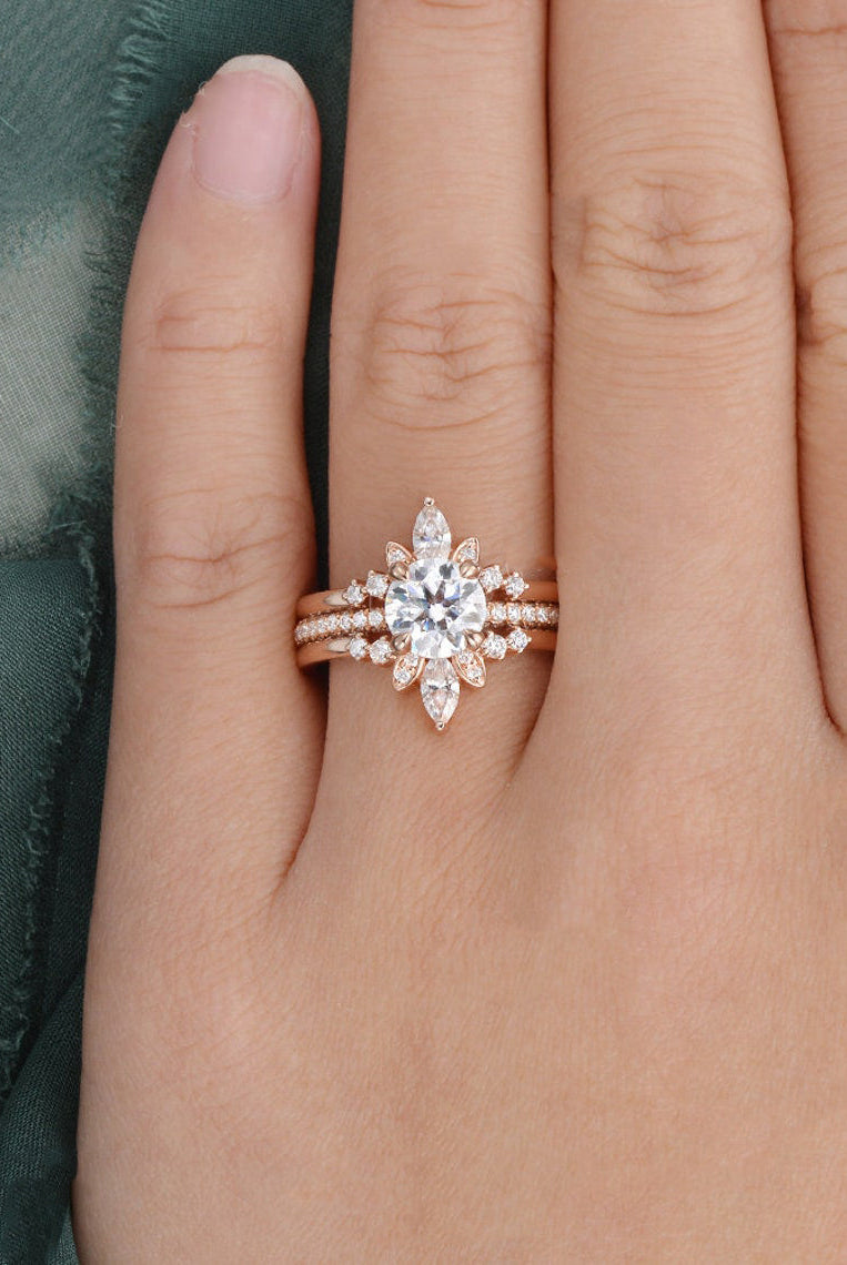 round-cut-hidden-halo-moissanite-bridal-ring-set