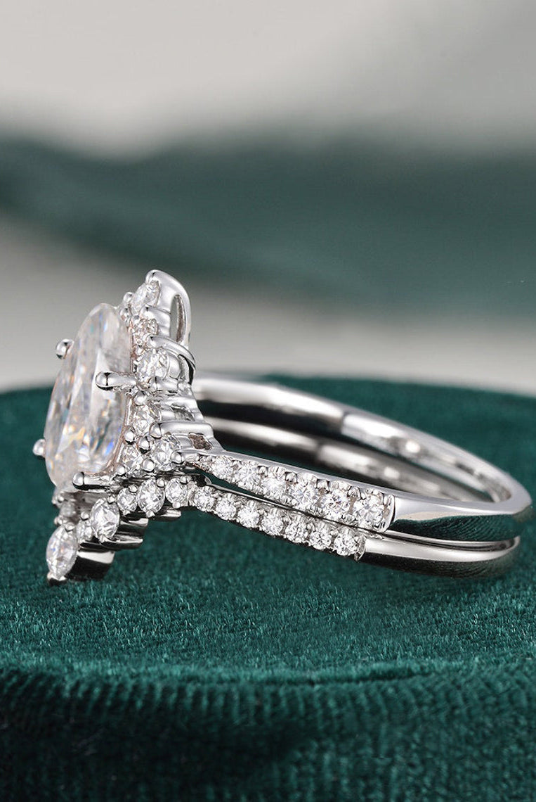 1-50-ct-pear-cut-cluster-moissanite-bridal-ring-set