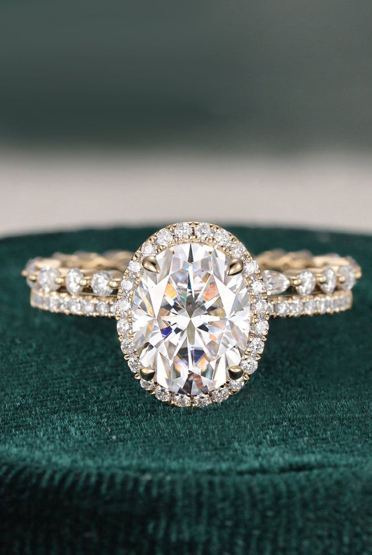 2-0-ct-oval-cut-halo-moissanite-bridal-ring-set