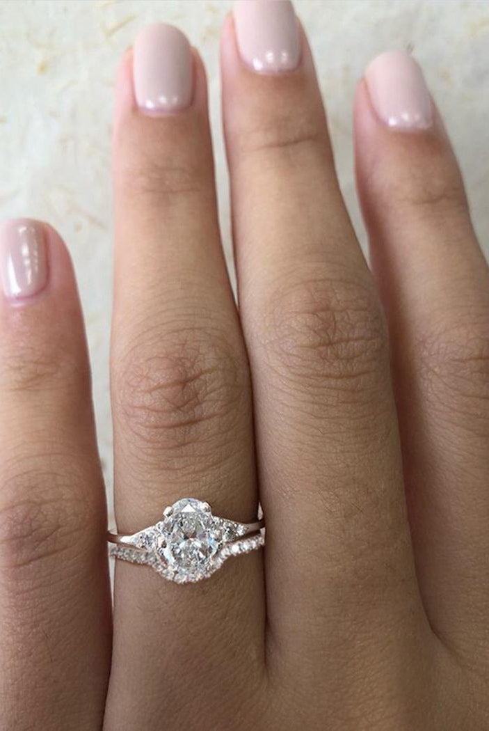 1.0ct Oval Cluster Moissanite Diamond Solitaire Engagement Ring In Solid Gold