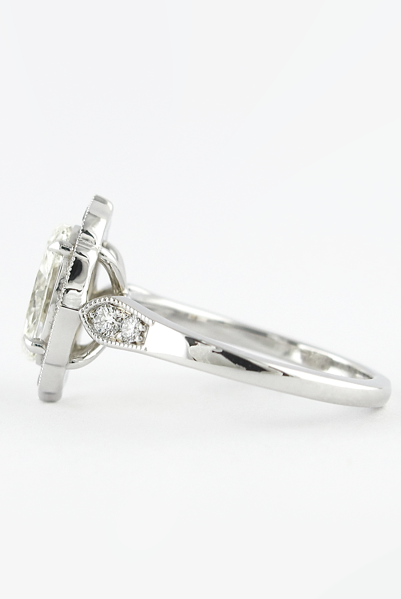Oval Cut Moissanite Ring